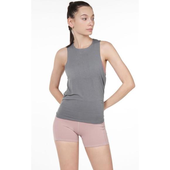 ♦️SOLD♦️ - Rebody - Gray Sleeveless Back Twist Top - Stone Olive - Size M - NWT - Picture 2 of 10